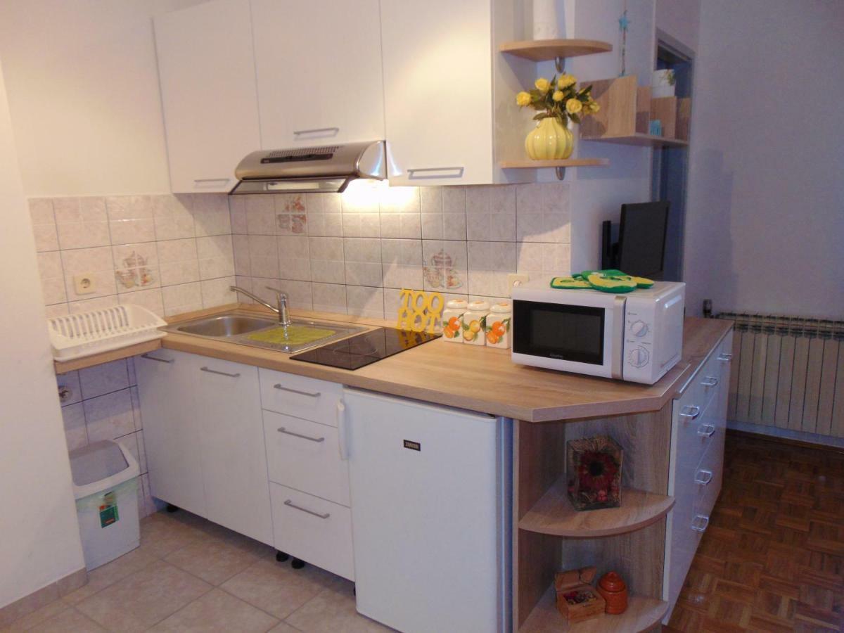 Apartments Marija Malinska Buitenkant foto