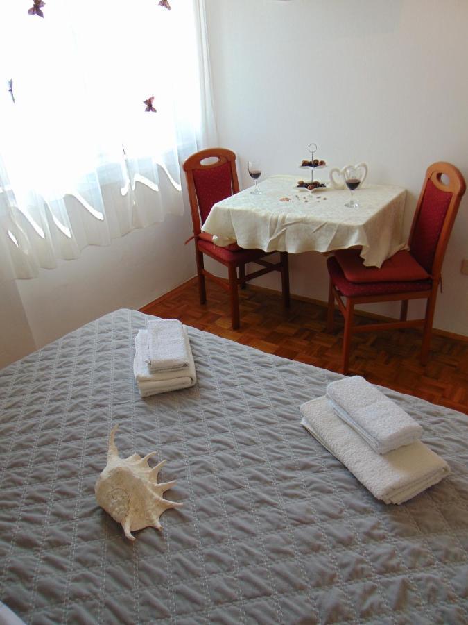 Apartments Marija Malinska Buitenkant foto