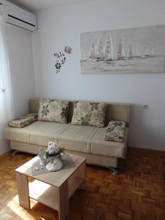 Apartments Marija Malinska Buitenkant foto