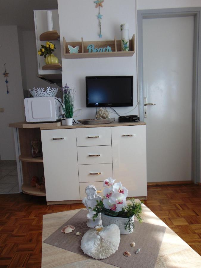 Apartments Marija Malinska Buitenkant foto