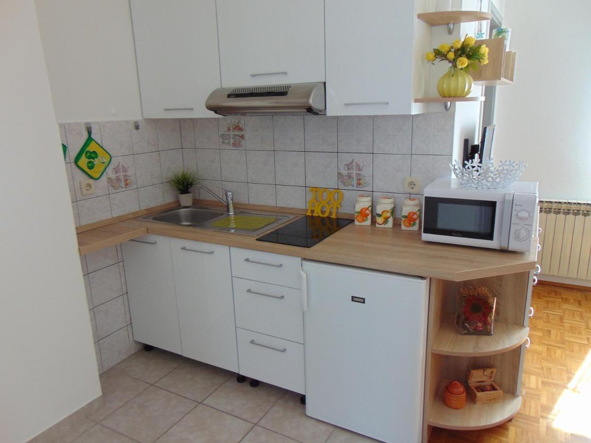 Apartments Marija Malinska Buitenkant foto