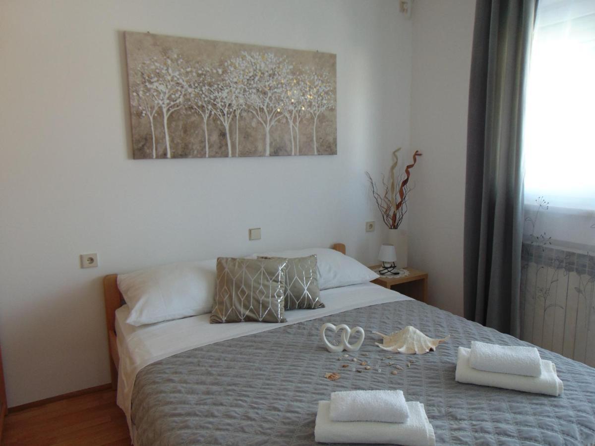 Apartments Marija Malinska Buitenkant foto