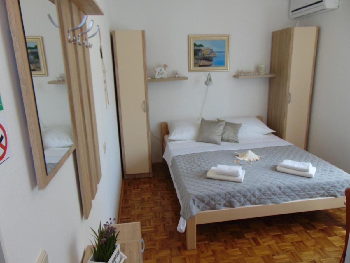 Apartments Marija Malinska Buitenkant foto