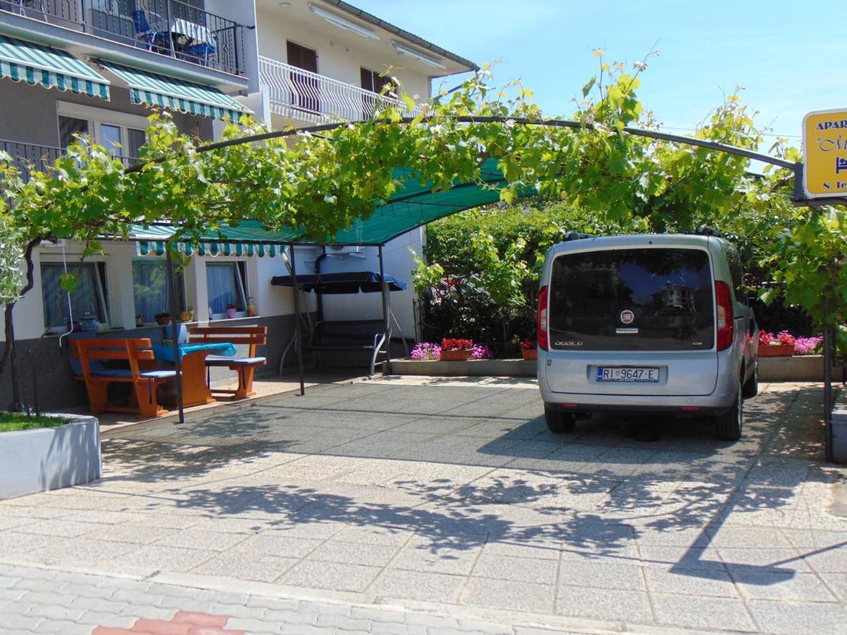 Apartments Marija Malinska Buitenkant foto